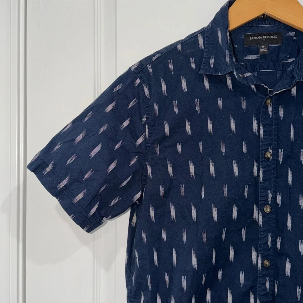 Banana Republic Dark Blue Patterned Short Sleeve button down slim fit  Shirt S
